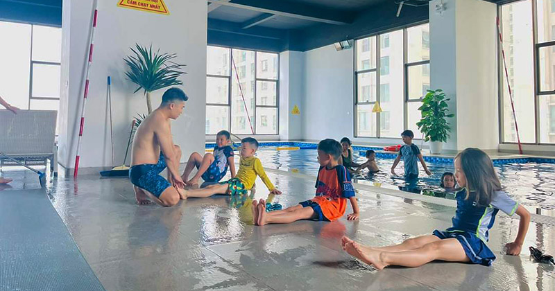 Dạy bơi cho trẻ em bị sợ nước – Bí quyết thành công