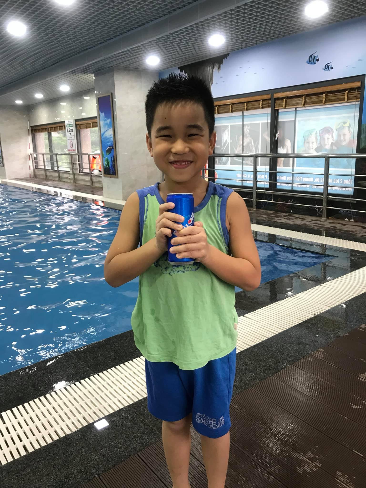 Hướng dẫn dạy bé tập bơi đúng cách