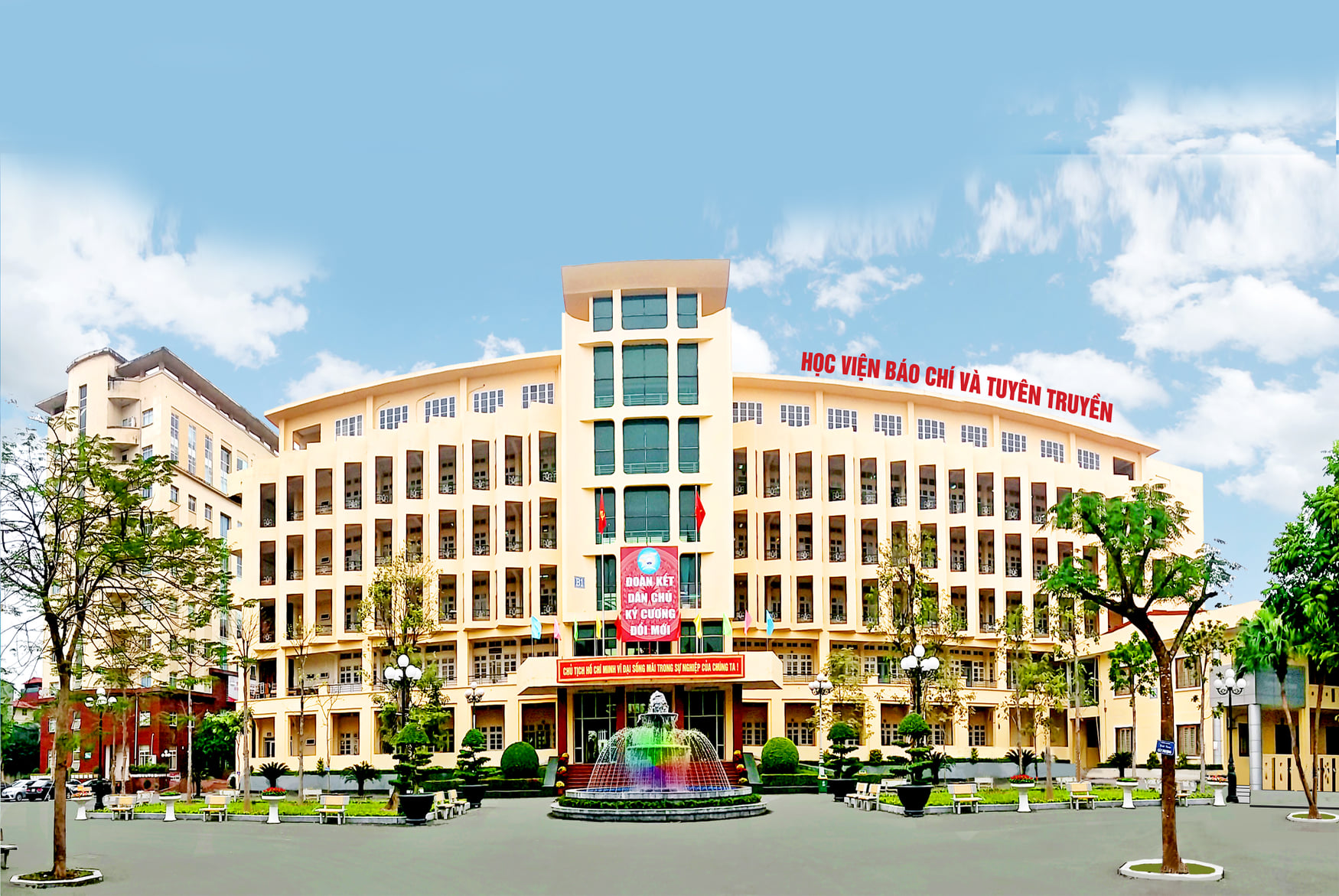 BỂ BƠI HỌC VIỆN BÁO CHÍ VÀ TUYÊN TRUYỀN – CHI TIẾT GIÁ VÉ VÀ LỚP HỌC BƠI